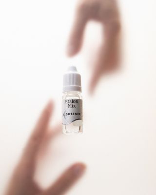 Doporučení při práci s odstraňovačem Etalon Mix 🩷 „Aby Lightener fungoval správně, je důležité pochopit, co se děje v kůži...