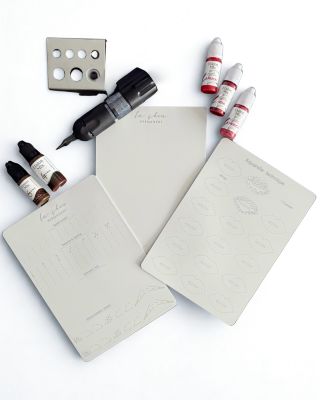 Dorazil nás dlouho ocekávany latex “Laskin Permanent”- skladem i na eshopu✨✨ Pripravili jsme pro vás 3 druhy: 🧷Na obocí -...